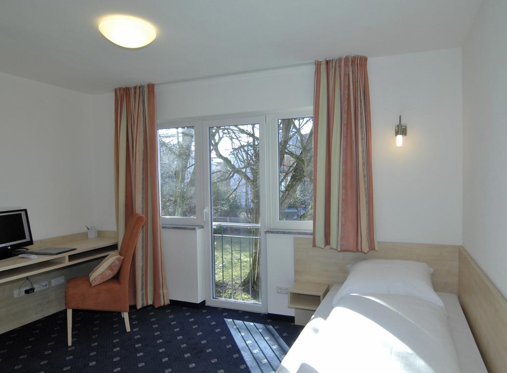Landhaus Sixtmuehle Hotell Taufkirchen  Rum bild