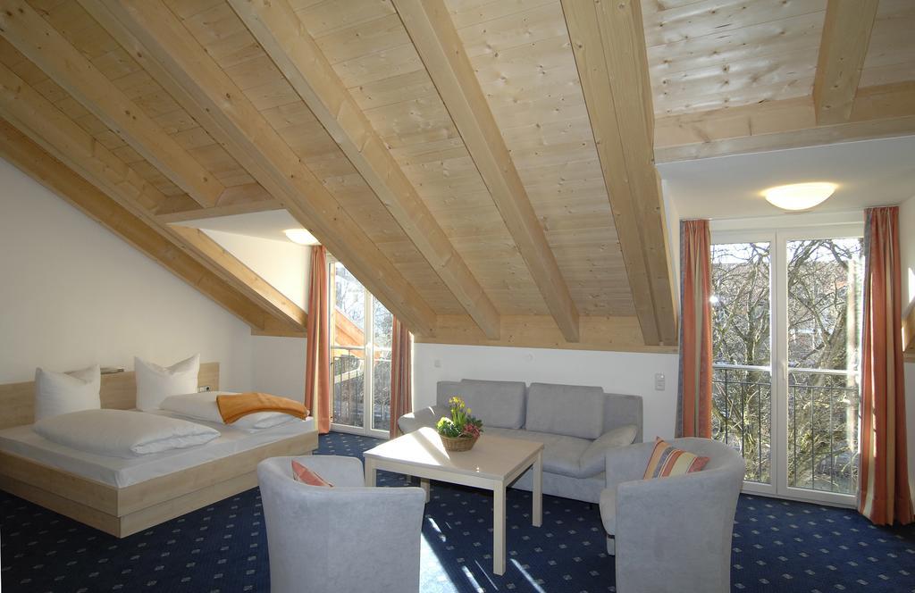 Landhaus Sixtmuehle Hotell Taufkirchen  Rum bild